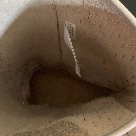 UGG Boots - cream/off white leather,size 6 1/2 or7 - Picture 8 of 8